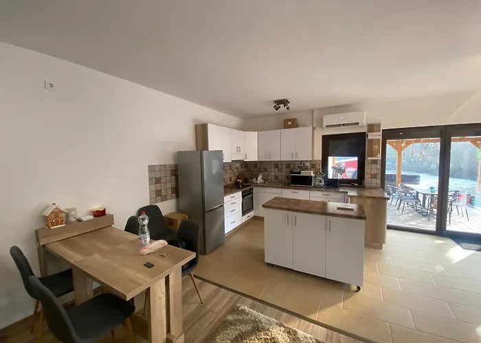 Emerald Wine Apartment